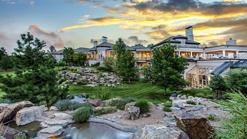 Bên trong biệt thự đá gần 13 triệu USD của tỷ phú Mỹ