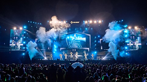 Hà Nam: ST Sơn Thạch, Tăng Duy Tân 'đốt cháy' Quảng trường Công viên Lễ hội