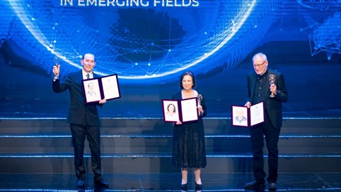 Chủ nhân Giải thưởng VinFuture được vinh danh ở Giải thưởng Breakthrough 2025