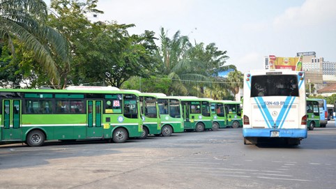 Xe bus TP HCM ngày càng vắng khách, vì sao?