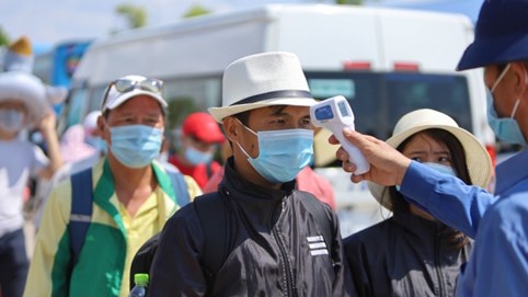 Tấp nập du khách dịp nghỉ lễ, Khánh Hòa siết chặt công tác phòng dịch Covid-19