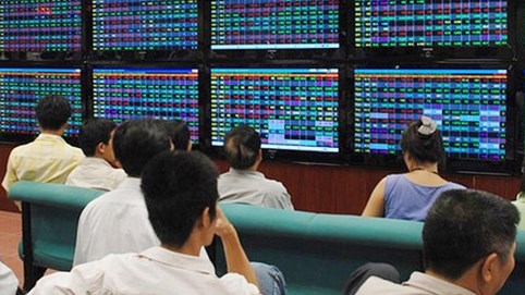 Chứng khoán 11/5: Trượt chân cuối phiên, VN-Index đảo chiều giảm điểm