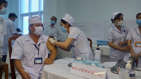 Vĩnh Long, Thái Bình triển khai tiêm vắc xin phòng Covid-19