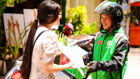 Gojek Việt Nam ngày chào sân: Quá tải lượng truy cập, khách hàng gặp khó khi app mặc định mã vùng Indonesia.