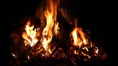 Hiện tượng bí ẩn trên thế giới: Người dân sống chung với lửa bởi bất cứ thứ gì đều có thể tự bốc cháy