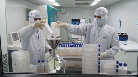 “Trừ khi có vaccine giá hợp lý cho tất cả các quốc gia, nếu không, Việt Nam cần có vaccine của riêng mình”