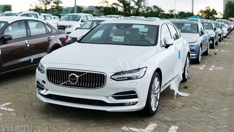 Ồ ạt về Việt Nam, ô tô nhập khẩu quyết đấu xe lắp ráp trong nước