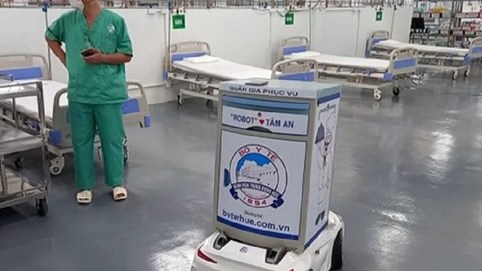 Đưa 3 robot vào hoạt động tại Trung tâm Hồi sức tích cực của Bệnh viện Trung ương Huế 