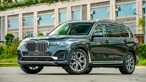 Xe sang giảm giá hàng tỷ đồng 