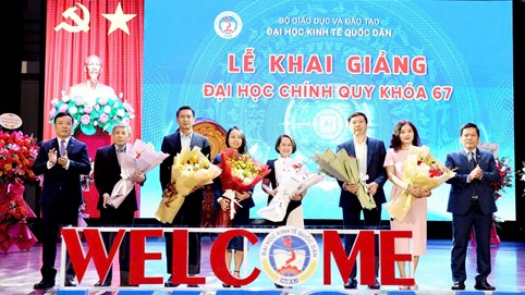 Bảo Việt dành hơn 8 tỷ đồng trao Quỹ học bổng 'Bảo Việt - Niềm tin thắp sáng tương lai'