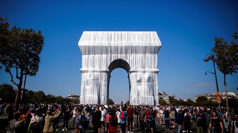 Khải Hoàn Môn của Pháp lộng lẫy trong “chiếc áo” vải nhựa 25.000 m2