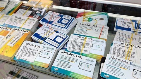 Quản lý thị trường vào cuộc kiểm tra việc mua bán sim kích hoạt sẵn