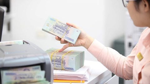 Trần lãi suất tiết kiệm lại giảm