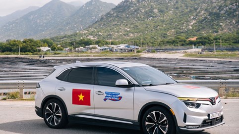 Chọn xe khoảng 1 tỷ đồng: VinFast VF 8 mạnh mẽ ngang xe sang, chi phí 'nuôi' rẻ khó tin