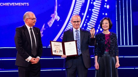 GS. Omar M. Yaghi - Chủ nhân Giải thưởng VinFuture nhận Giải Nobel Hóa học 2025