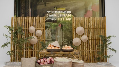 Lần đầu tiên Bộ Công Thương kết hợp nghệ sĩ livestream tiêu thụ gạo ST 25