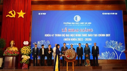 Đẩy mạnh đổi mới quản trị đại học và chuyển đổi số trong giáo dục
