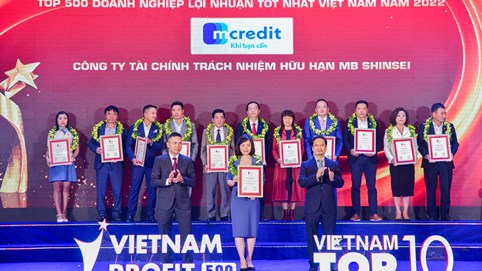 Mcredit vinh dự nhận danh hiệu Top 200 doanh nghiệp lợi nhuận tốt nhất Việt Nam 2022