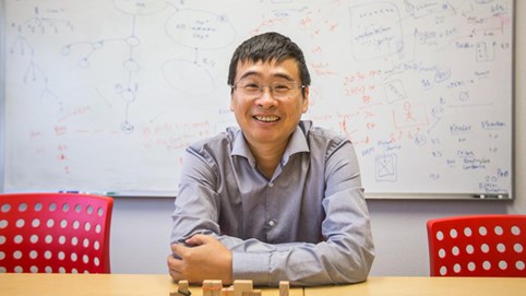 Thiên tài phá vỡ thế độc tôn của ông lớn Mỹ trên thị trường PDF khi mới 31 tuổi