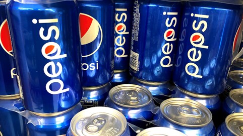 Pepsi và màn lật đổ Coca-Cola tại thị trường 8,5 triệu dân: Bớt 1 nhân viên, thu về 100 triệu USD lợi nhuận