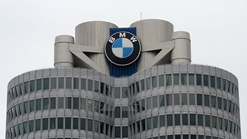 BMW xin lỗi vì thông điệp chỉ trích người dùng lạc hậu