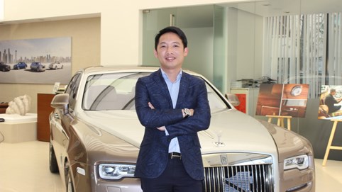 Người đầu tiên đưa Rolls-Royce về Việt Nam tiết lộ 4 nguyên tắc vàng nếu muốn bán biệt thự, xe sang, du thuyền cho người giàu