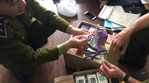 Bắt lô thuốc lá điện tử lậu hàng nghìn điếu