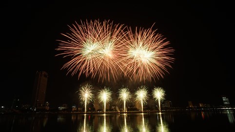 Không bắn pháo hoa, hạn chế tập trung đông người dịp Tết Dương lịch