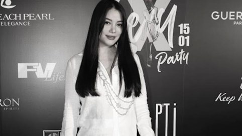 Trương Ngọc Ánh thanh lịch đi xem show thời trang