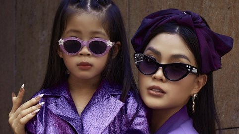 Á hậu Diễm Trang chụp ảnh streetstyle cùng con gái dịp Quốc tế thiếu nhi