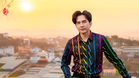 Đan Trường gợi nhớ thời hoàng kim qua loạt ca khúc nhạc Hoa lời Việt