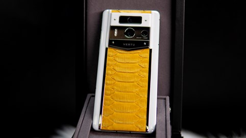 Vì sao một chiếc điện thoại có giá hàng trăm triệu vẫn được chọn chỉ vì thứ ẩn bên trong?