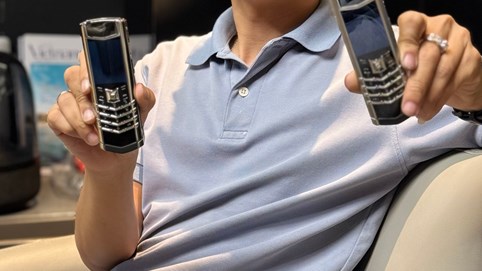 Thực hư chiếc điện thoại là biểu tượng xa xỉ của Vertu được rao bán với giá dưới 5 triệu đồng?
