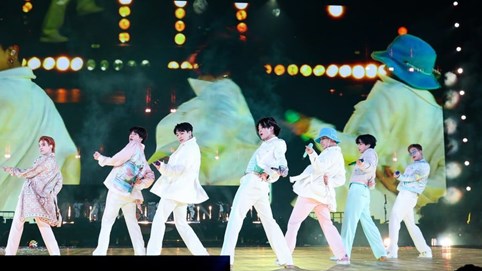 BTS kiếm được 33,3 triệu USD và bán được hơn 200.000 vé trong concert ở Mỹ