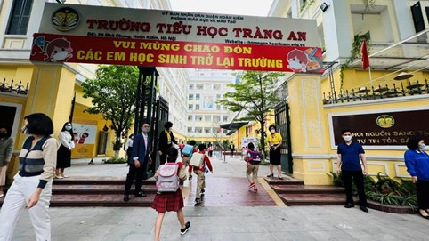 Niềm vui hân hoan được trở lại trường của học sinh Tràng An