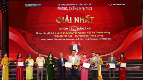 Trao giải “Giải báo chí toàn quốc về phòng, chống HIV/AIDS”