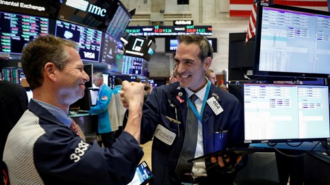 Vì sao thị trường chứng khoán ở mức cao kỷ lục bất chấp sự suy giảm mạnh về kinh tế?