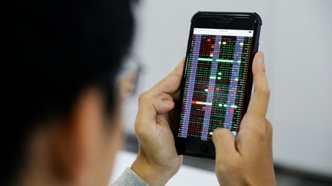 Chứng khoán vượt đỉnh 14 năm