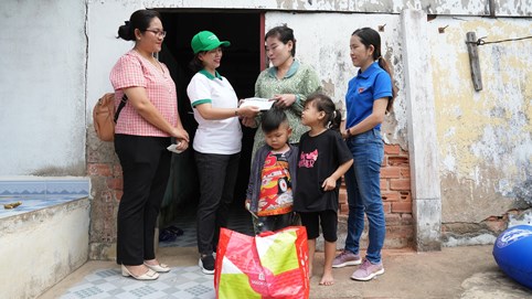 FE CREDIT mang “Xuân chia sẻ - Tết yêu thương” đến bà con nghèo huyện Cần Giờ