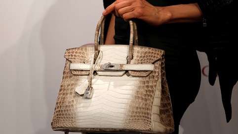 'Hãy cất túi xách ra chỗ khác nếu nó không phải là hiệu Hermès'