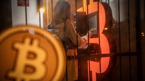 Bitcoin bùng nổ, tiến sát mốc 60.000 USD