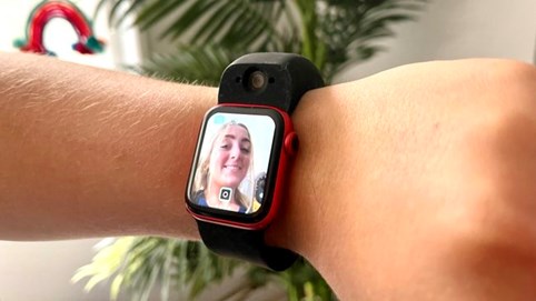 Apple sắp ra mắt AirPods và Apple Watch tích hợp camera