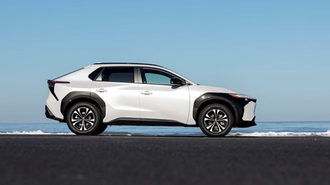 Toyota: Theo đuổi xe điện, không từ bỏ xe hybrid và xe pin nguyên liệu khác