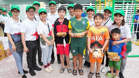 FE CREDIT: Lan tỏa lòng nhân ái trong cộng đồng