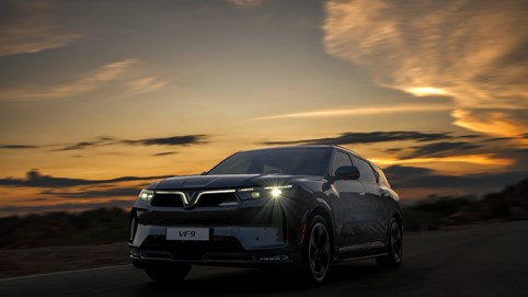 VinFast chính thức bàn giao xe VF9 cho khách hàng