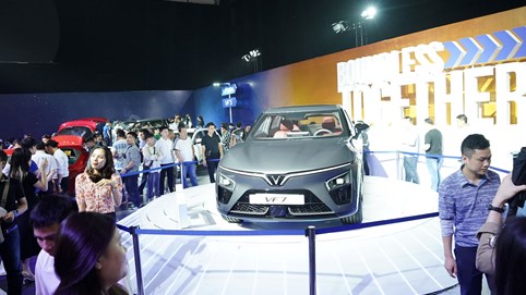 Khách hàng háo hức với loạt xe điện “chưa từng có” của VinFast