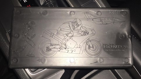 Bí ẩn dưới chân người dùng Honda Civic không phải ai cũng biết - Lật thảm trải sàn lên ngay để check