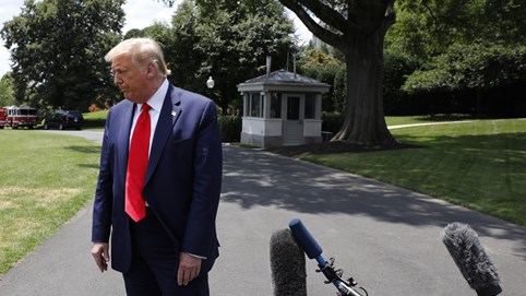 Ông Trump lần đầu tiên bị ông Biden dẫn trước ở lĩnh vực kinh tế