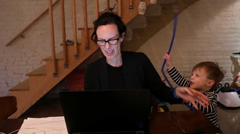 50 triệu cha mẹ Mỹ khủng hoảng nếu công sở mở lại trước trường học