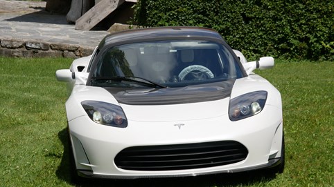 Siêu xe cuối cùng của Tesla được rao bán với mức giá kỷ lục